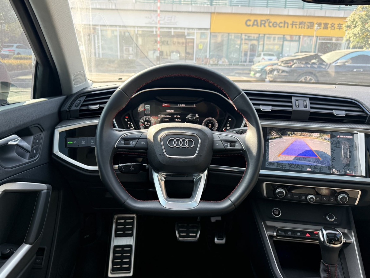 Audi Q3 2022 car image #5
