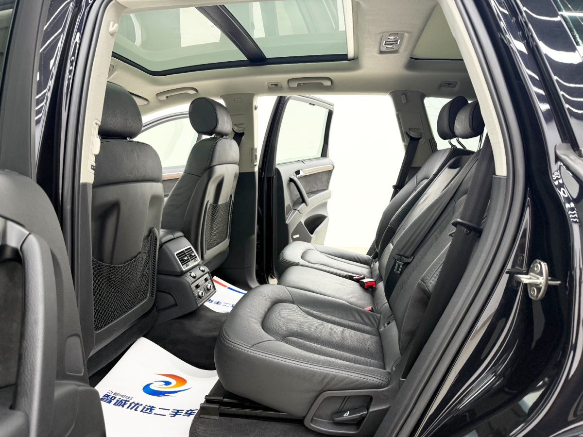 Audi Q7 2010 car image #5