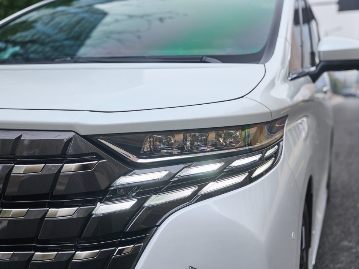 Toyota Alphard 2024 car image #5