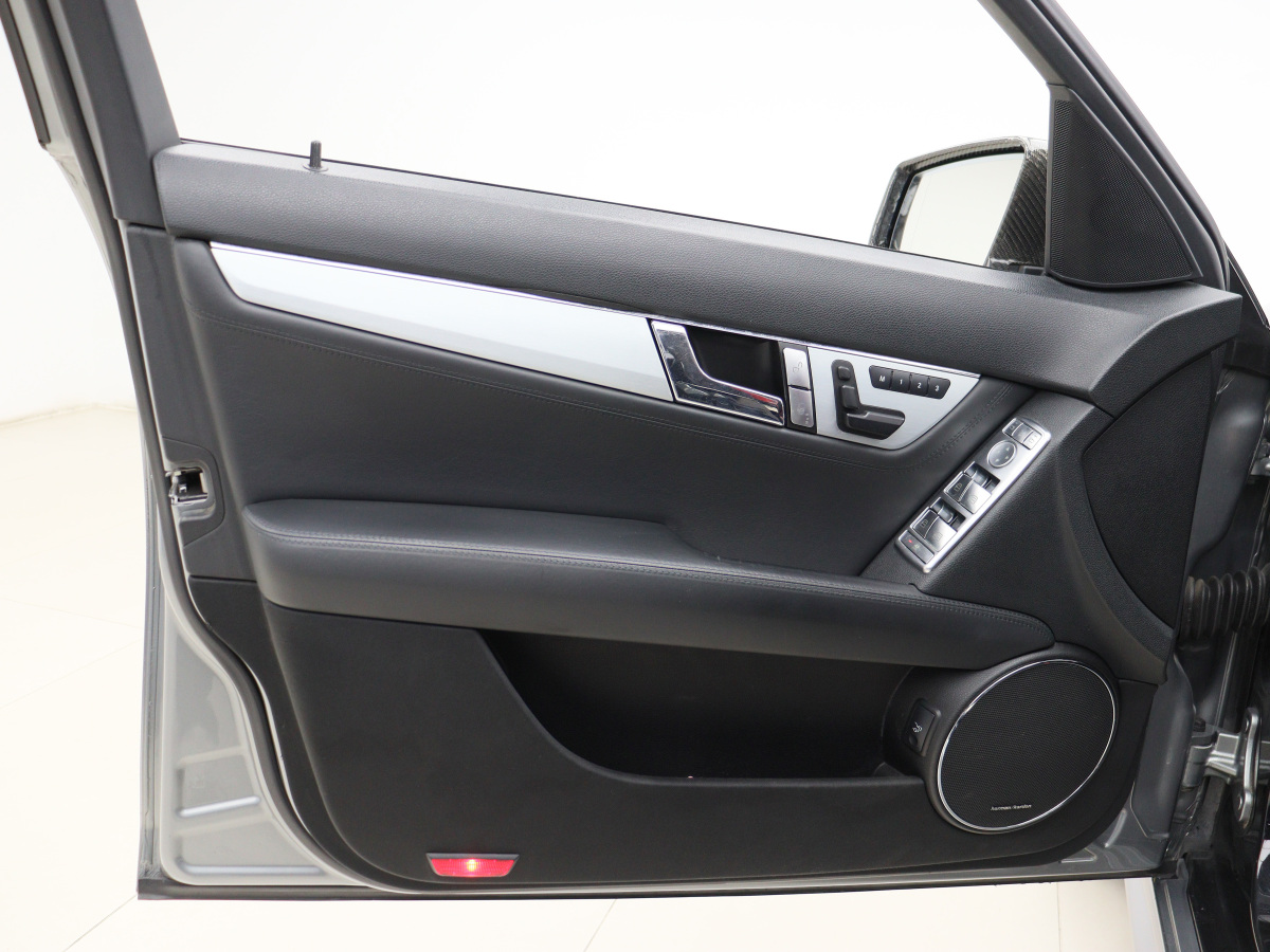 Mercedes-Benz C AMG 2010 image de voiture #5