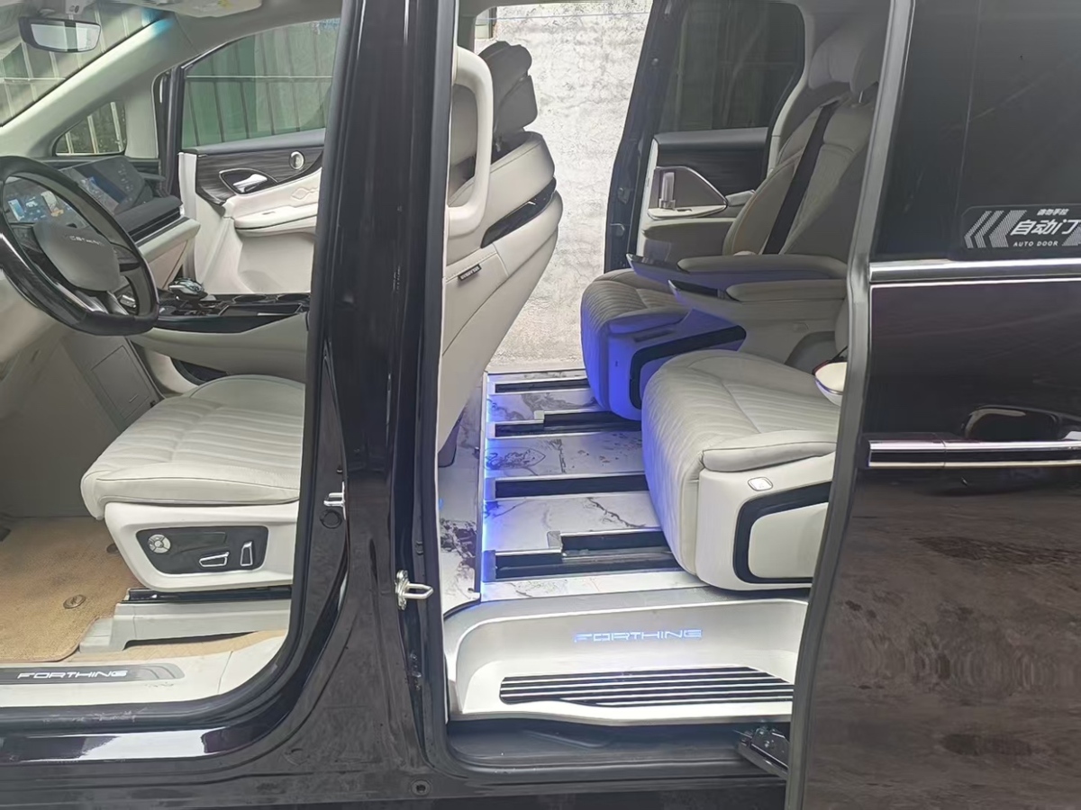 Forthing V9 2024 #5 Forthing V9 2024 car image #5