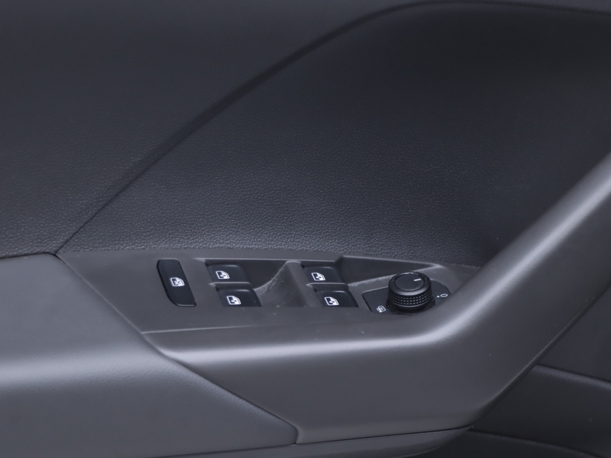 Volkswagen T-Cross 2021 immagine di auto #5