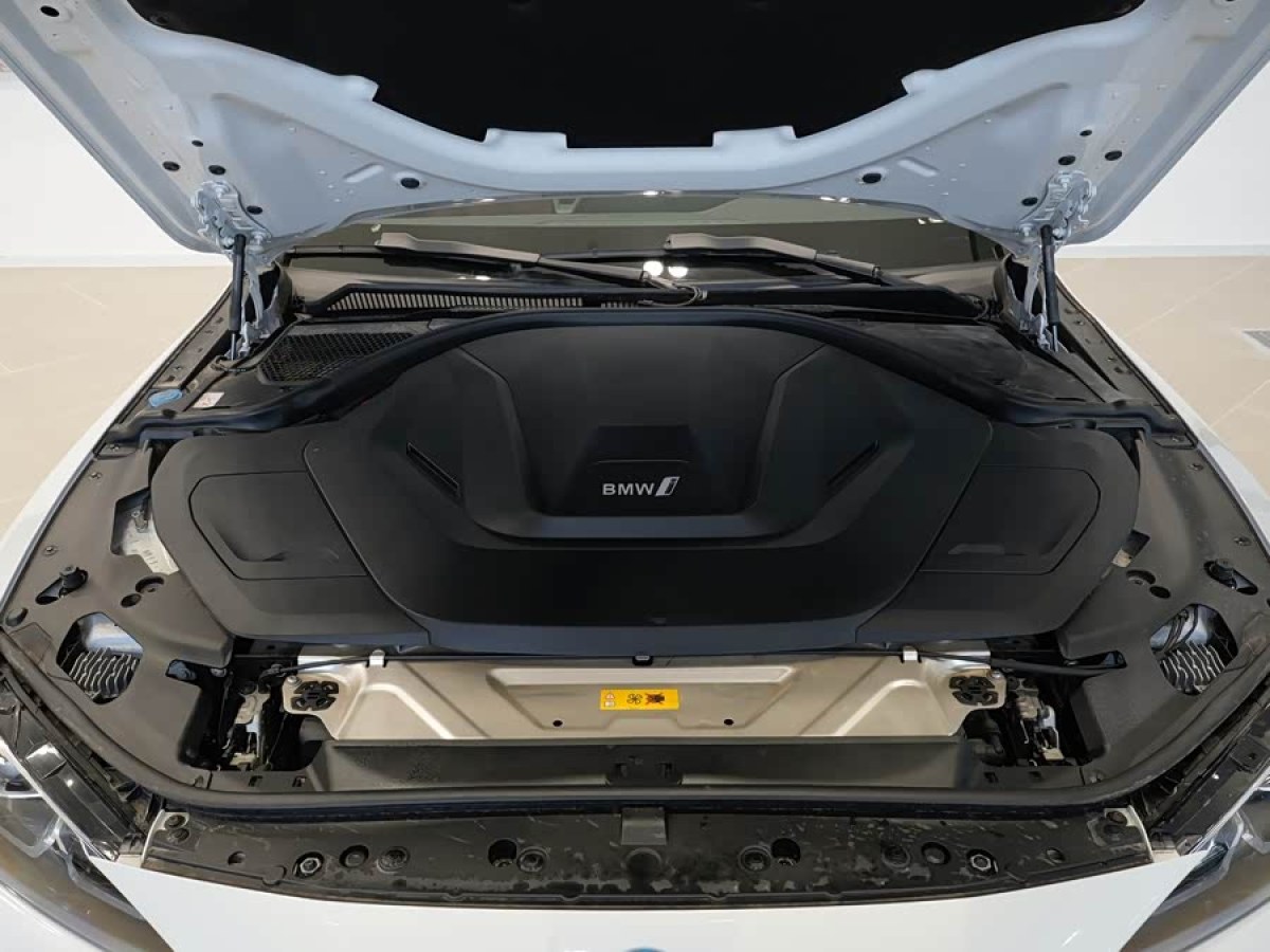 BMW i4 2023 car image #5