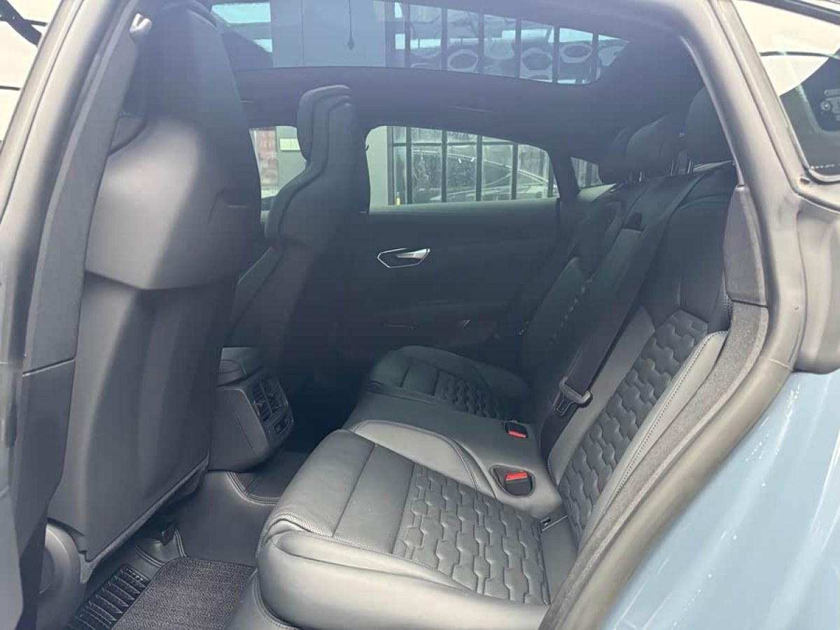 Audi Q5 e-tron 2024 immagine di auto #5