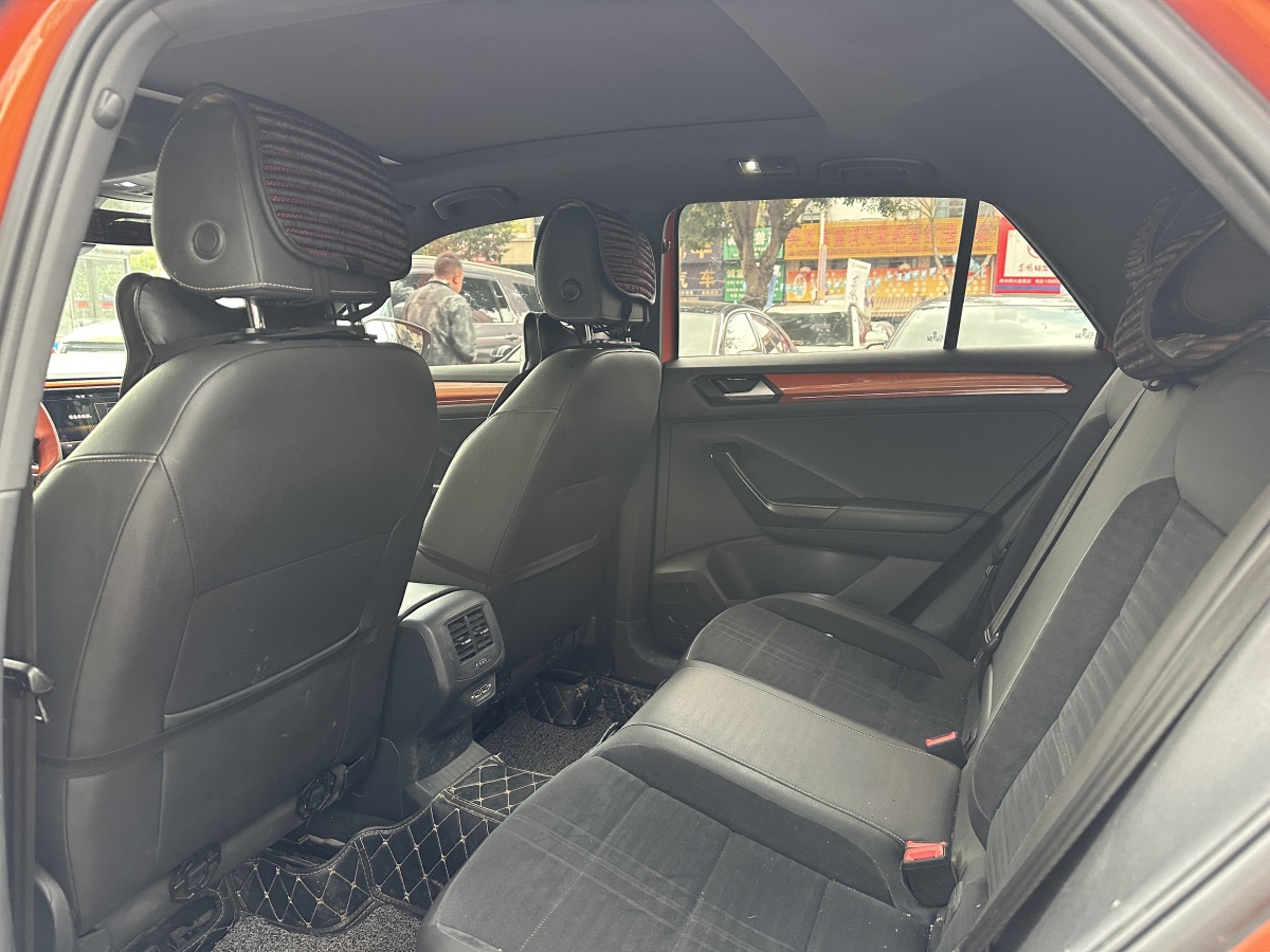 Volkswagen T-Roc 2018 car image #5