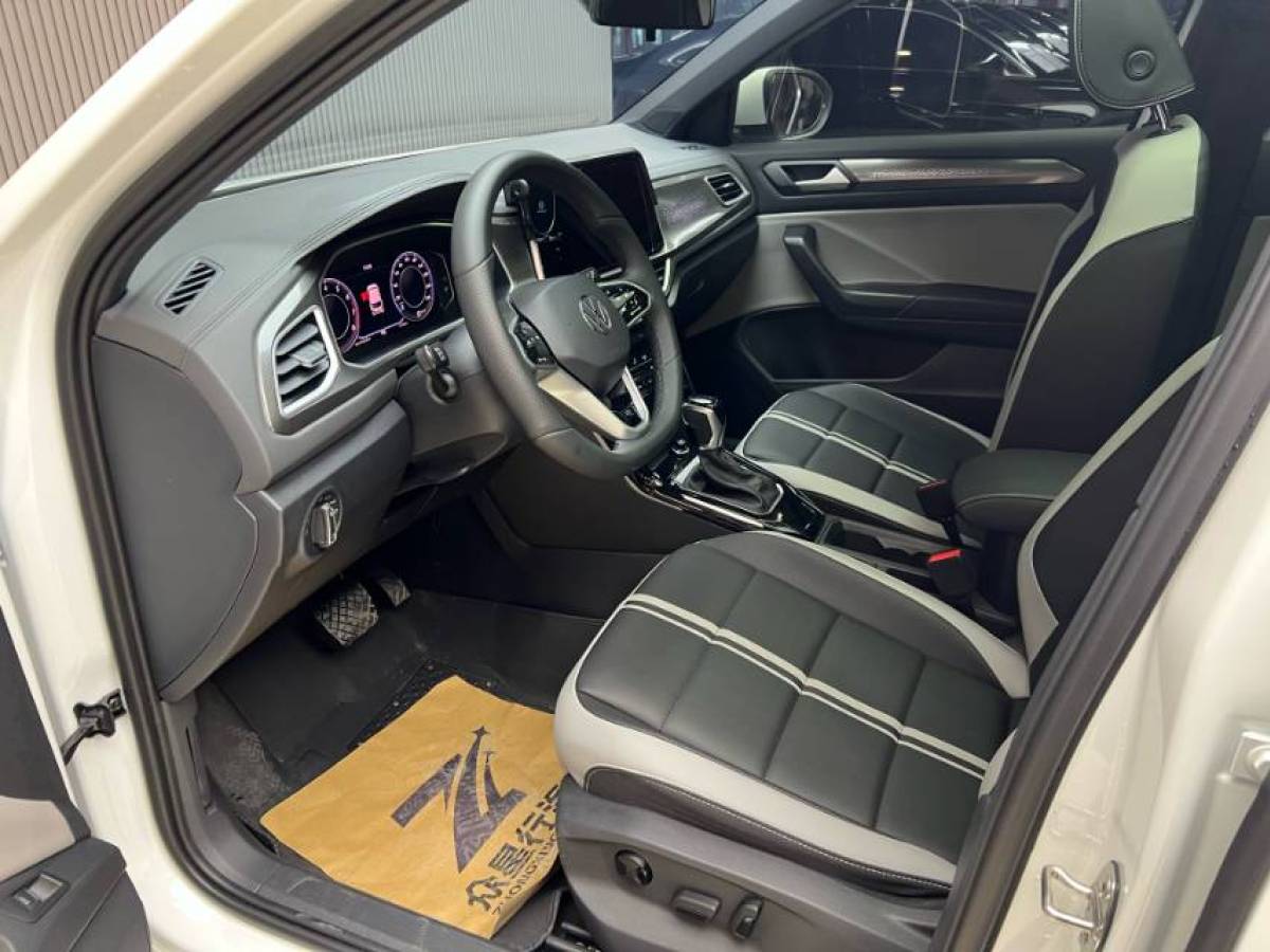 Volkswagen T-Roc 2023 car image #5