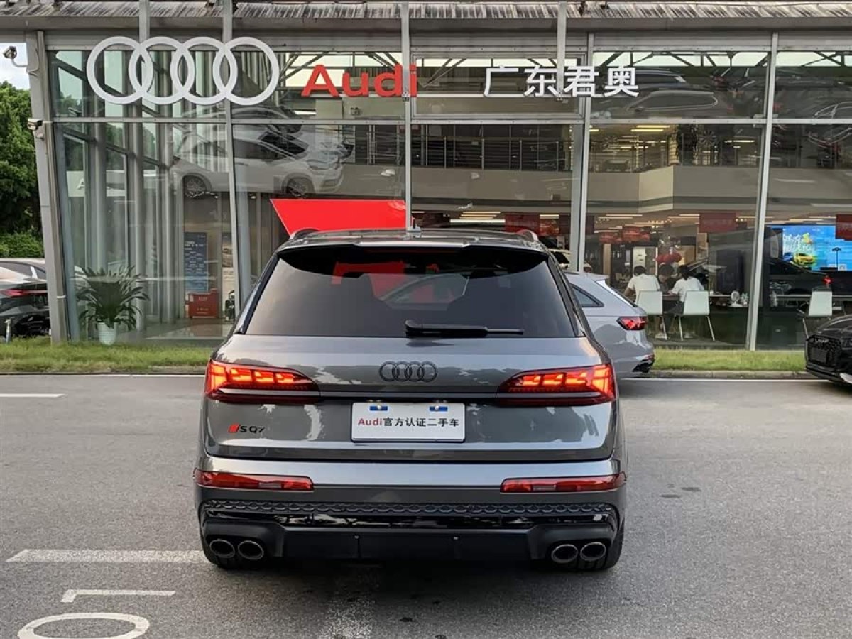 Audi SQ7 2024 car image #5