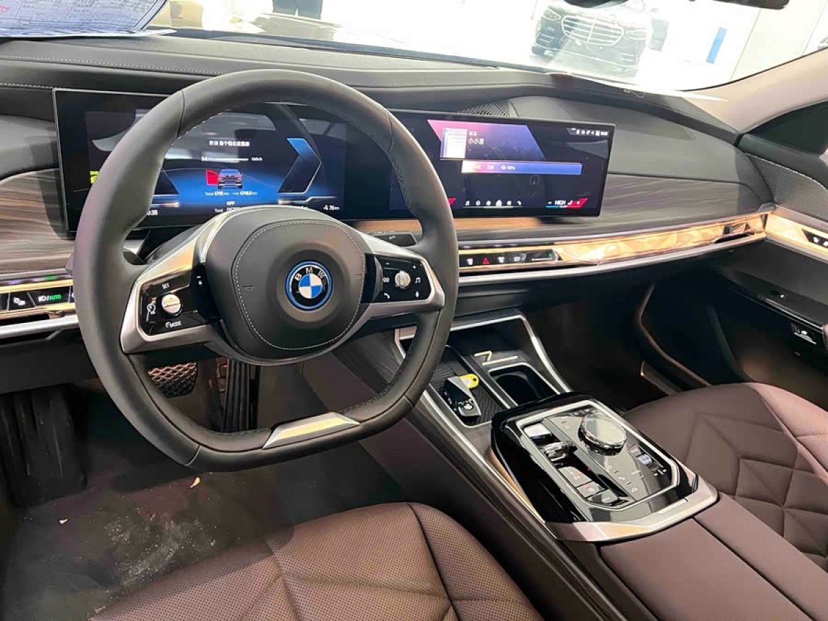 BMW i7 2023 car image #5