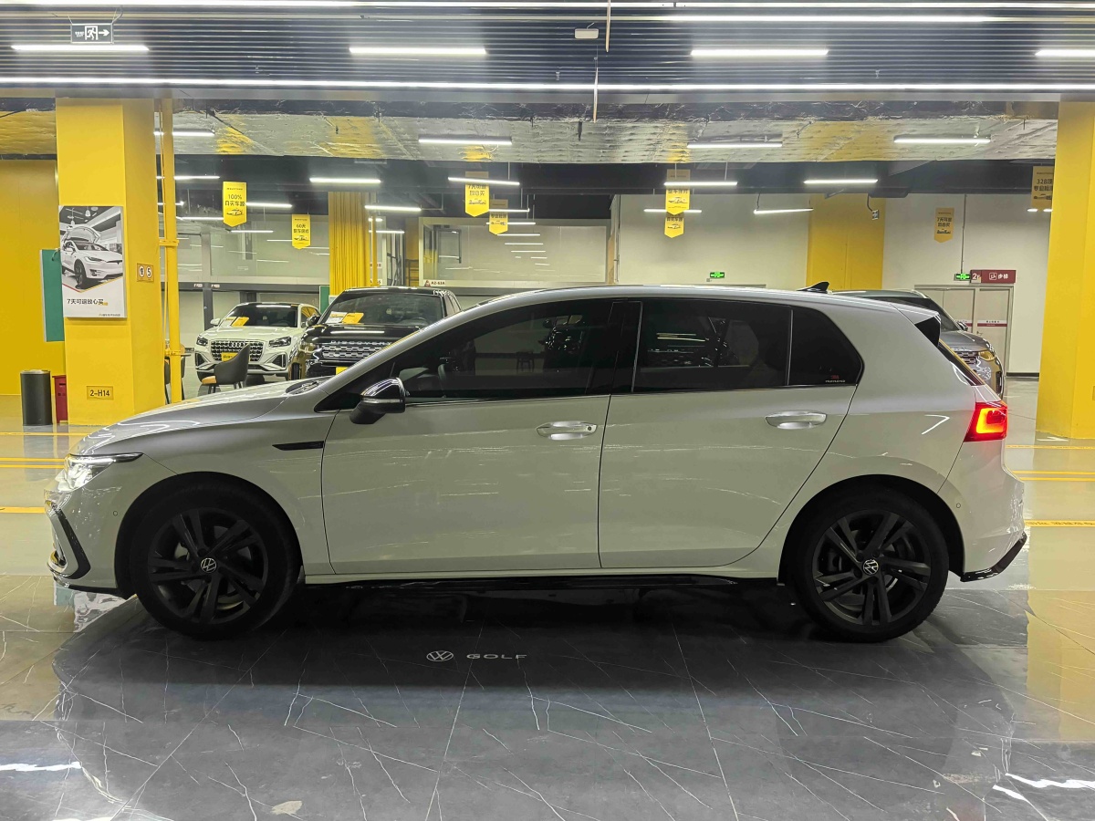 Volkswagen Golf 2025 car image #5