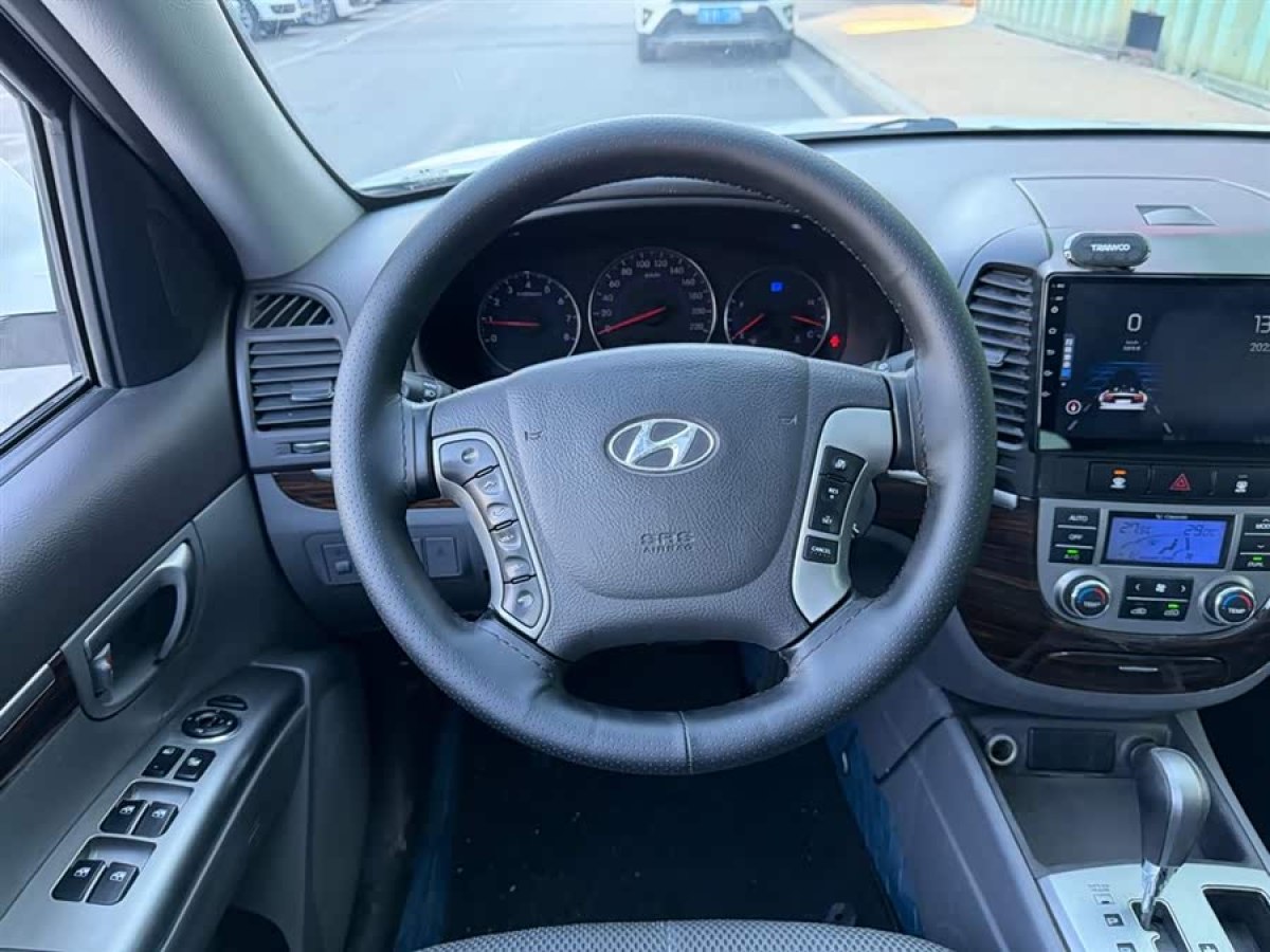 Hyundai Santa Fe Classic 2010 car image #5