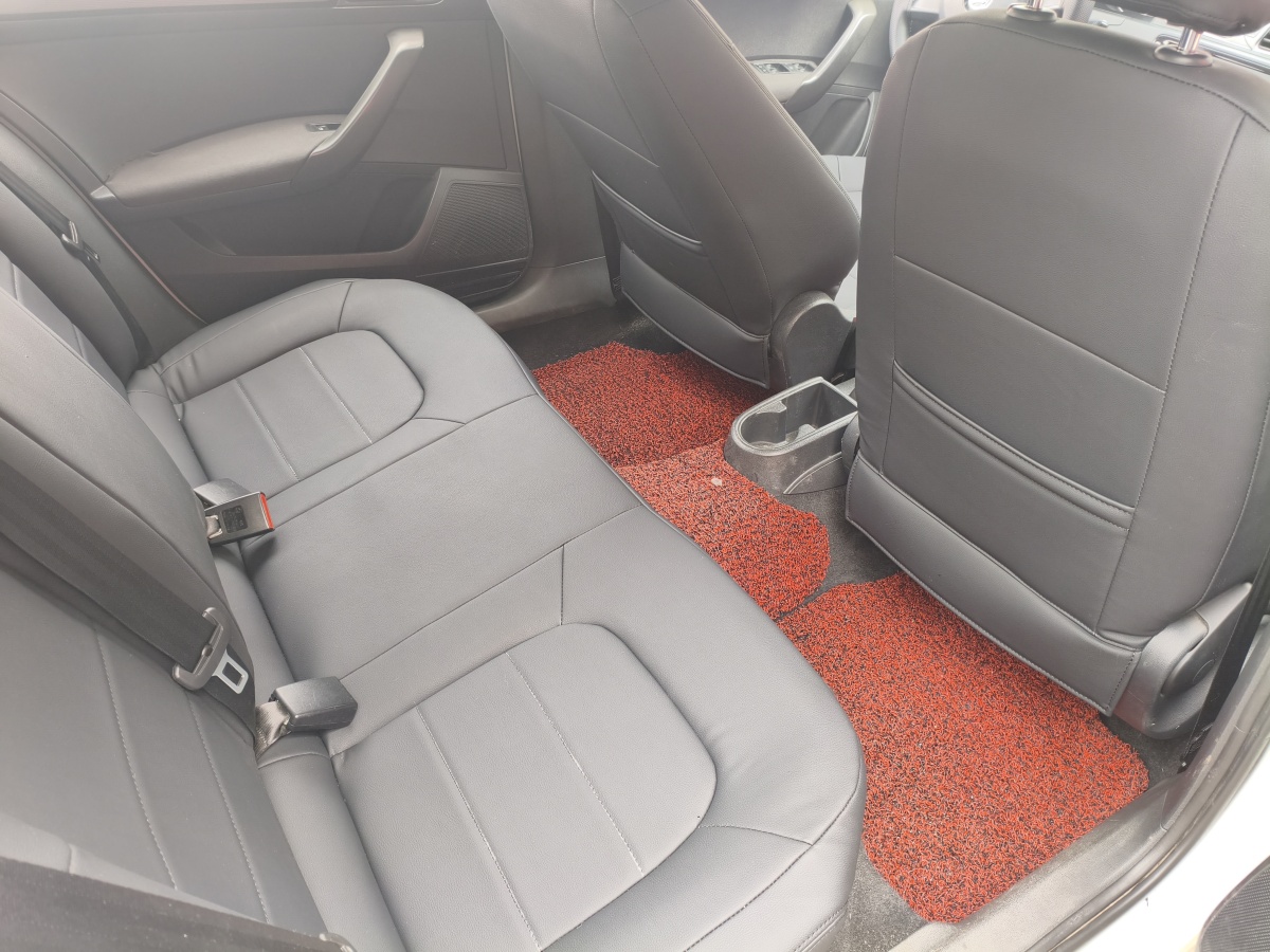 Skoda Rapid Spaceback 2016 изображение автомобиля #5