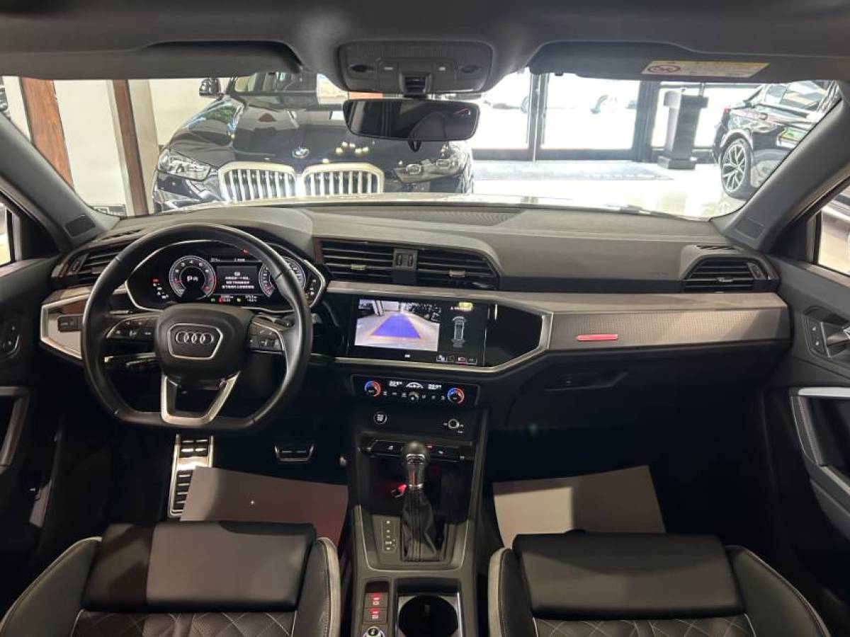 Audi Q3 2024 صورة سيارة #5