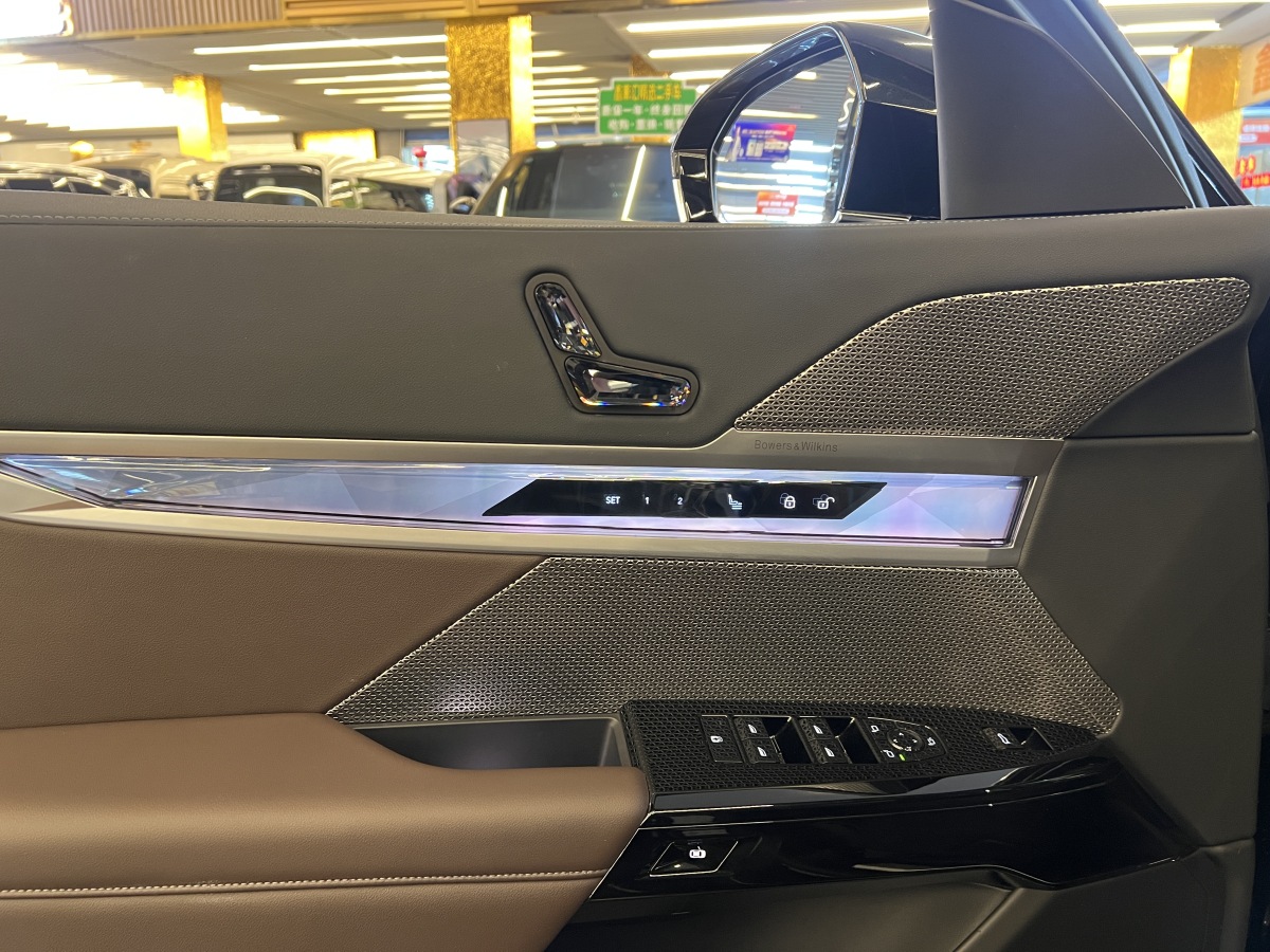 BMW i7 2023 imagen de coche #5