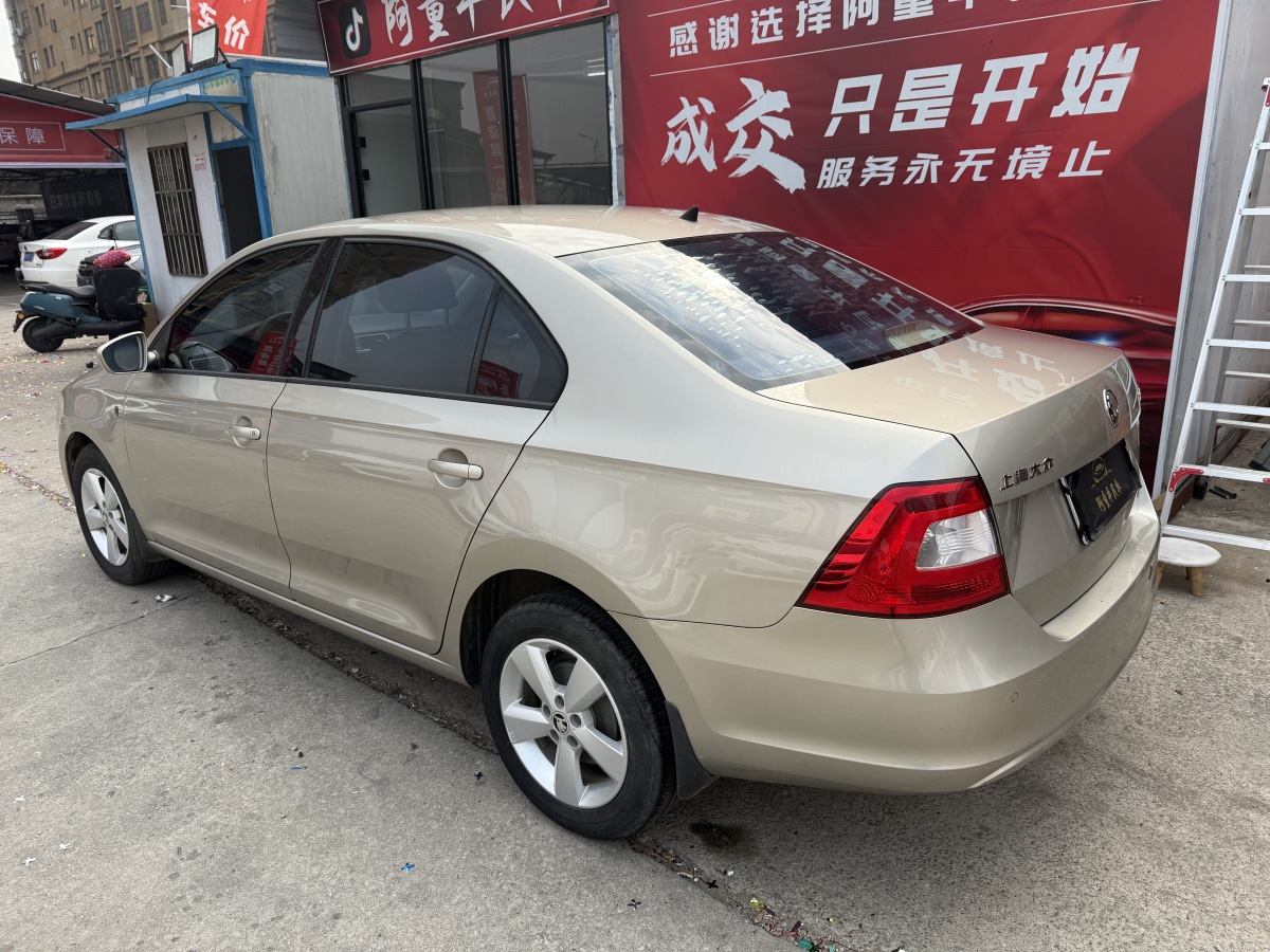 Skoda Rapid 2015 car image #5