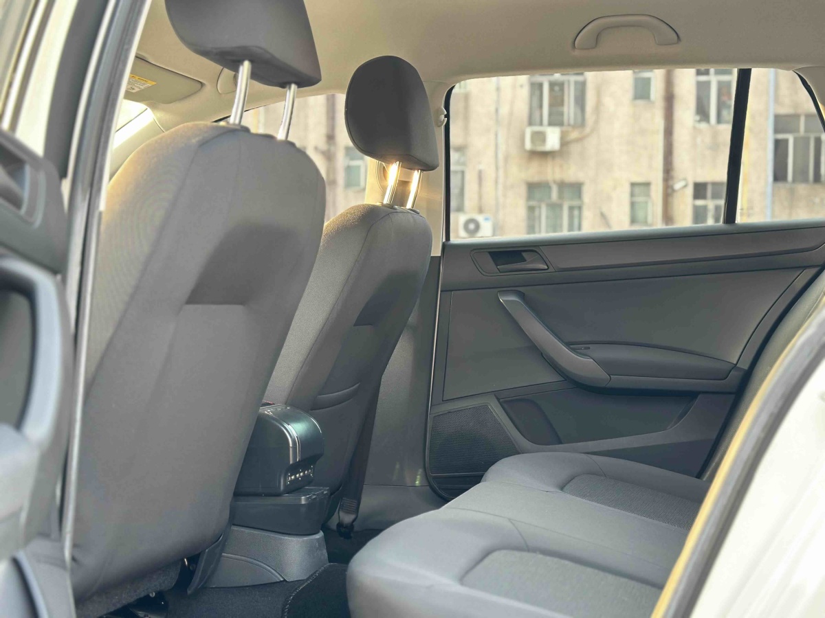 Skoda Rapid Spaceback 2019 car image #5