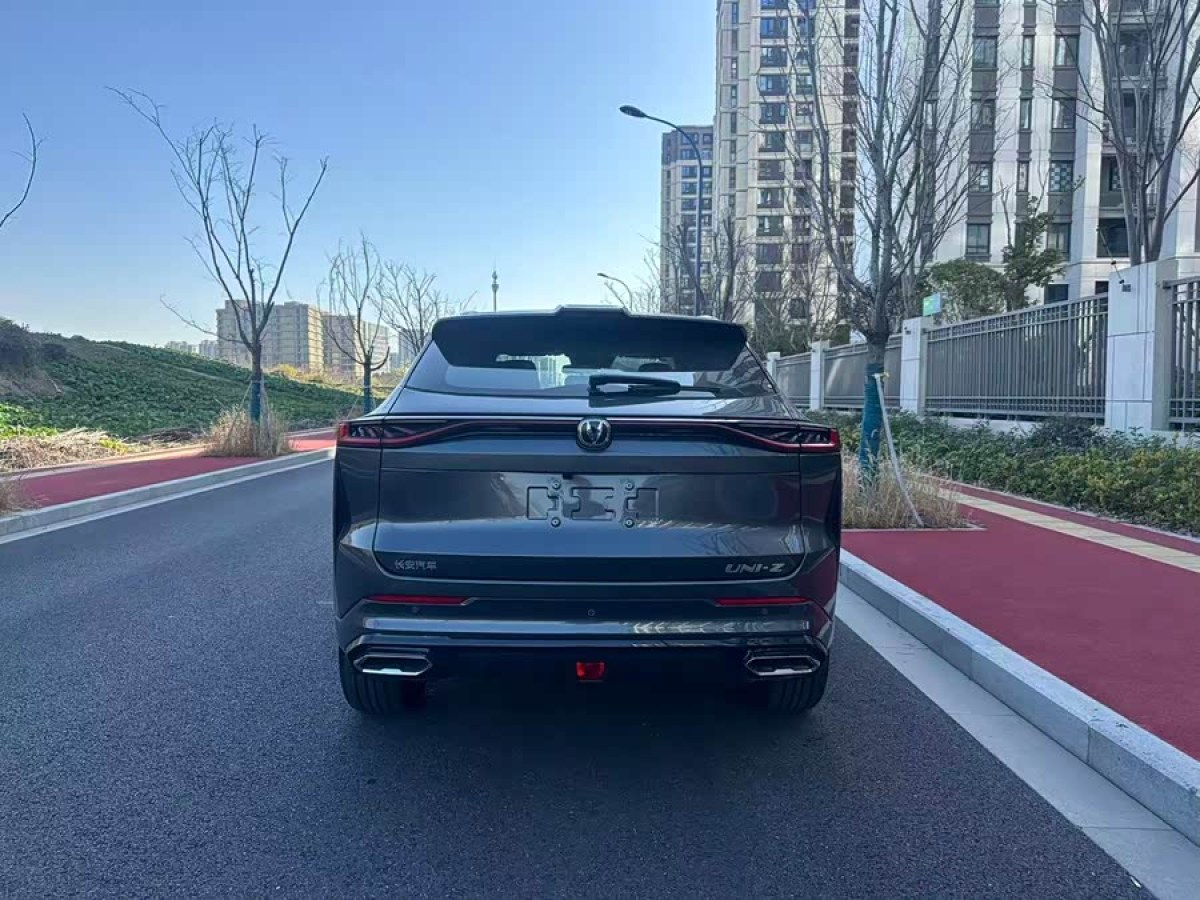 Changan UNI-Z PHEV 2025 #5 Changan UNI-Z PHEV 2025 car image #5