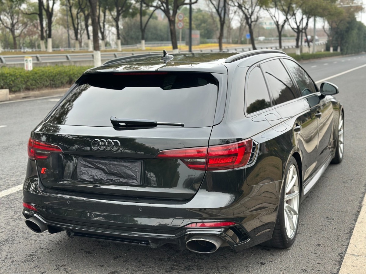 Audi RS 4 2019 car image #5