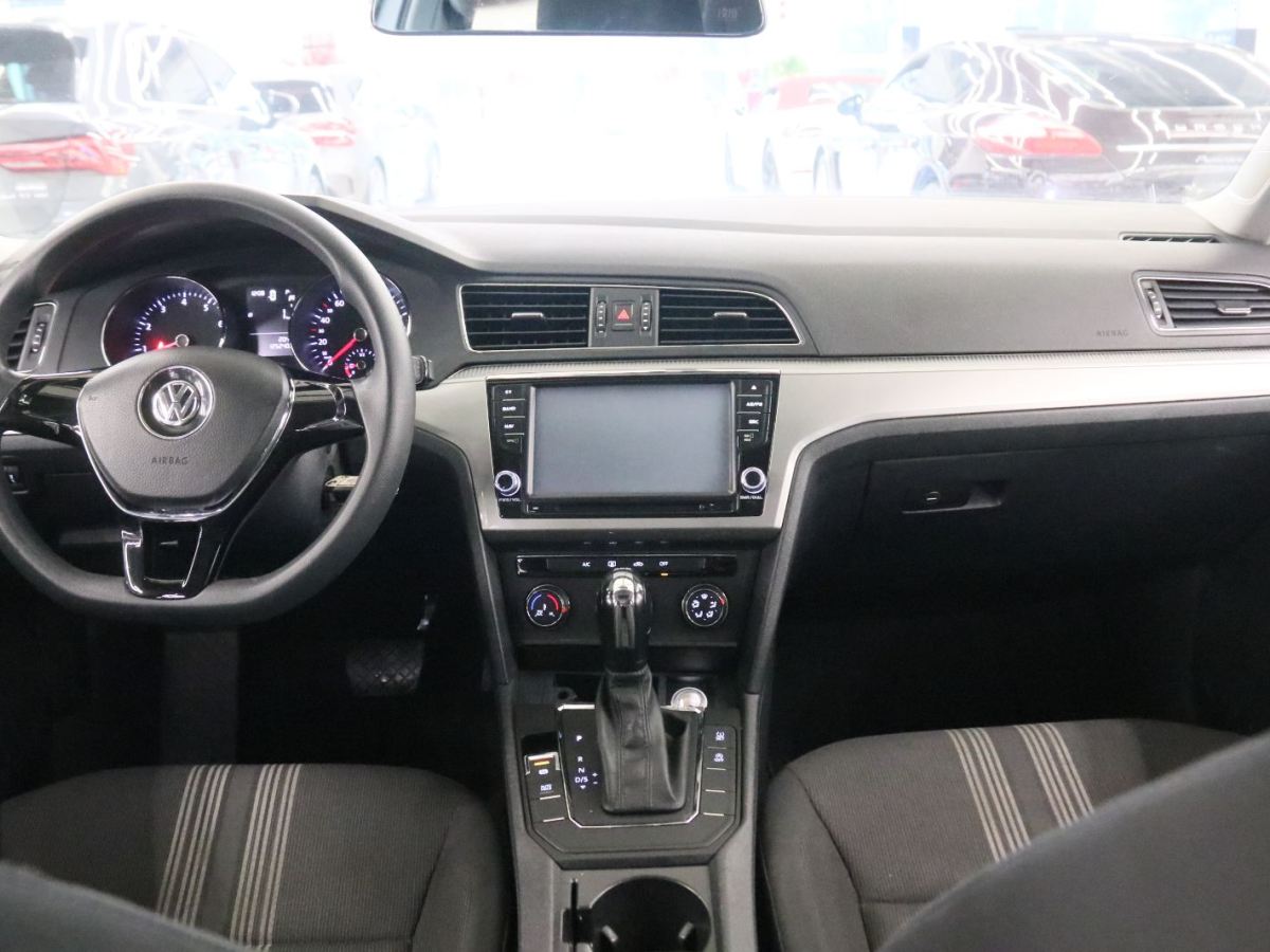 Volkswagen Lamando 2017 immagine di auto #5