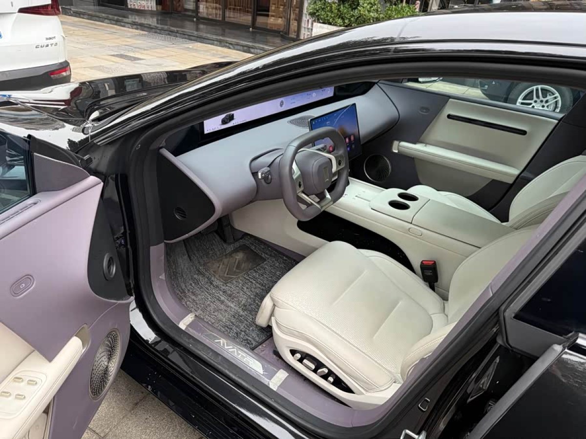 Avatr 06 2025 immagine di auto #5