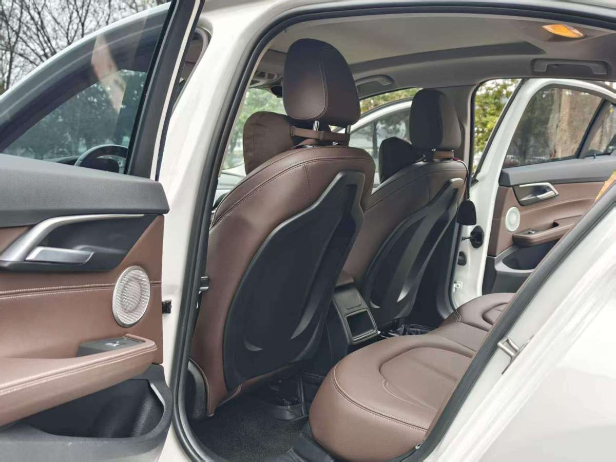 BMW 1 Series 2021 #5 BMW 1 Series 2021 immagine di auto #5