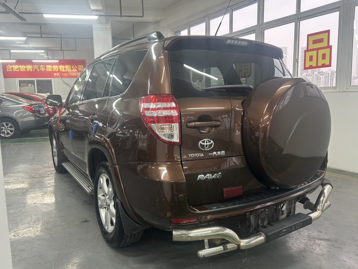 Toyota RAV4 2013 car image #5