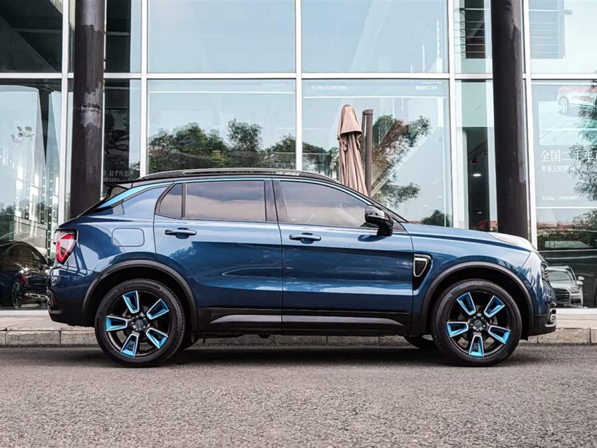 Lynk & Co 01 2018 car image #5