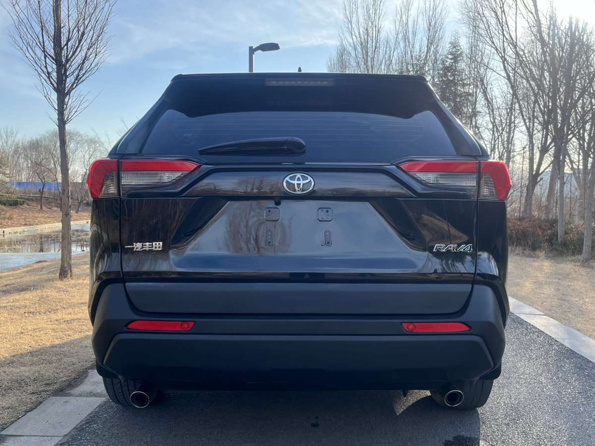 Toyota RAV4 2022 car image #5