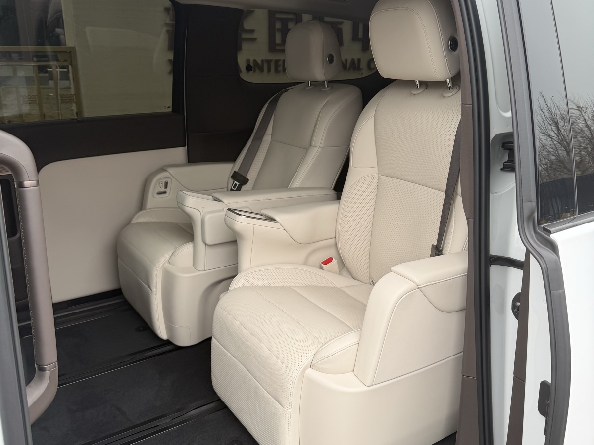 理想汽车 理想MEGA 2025 汽车图片 #5