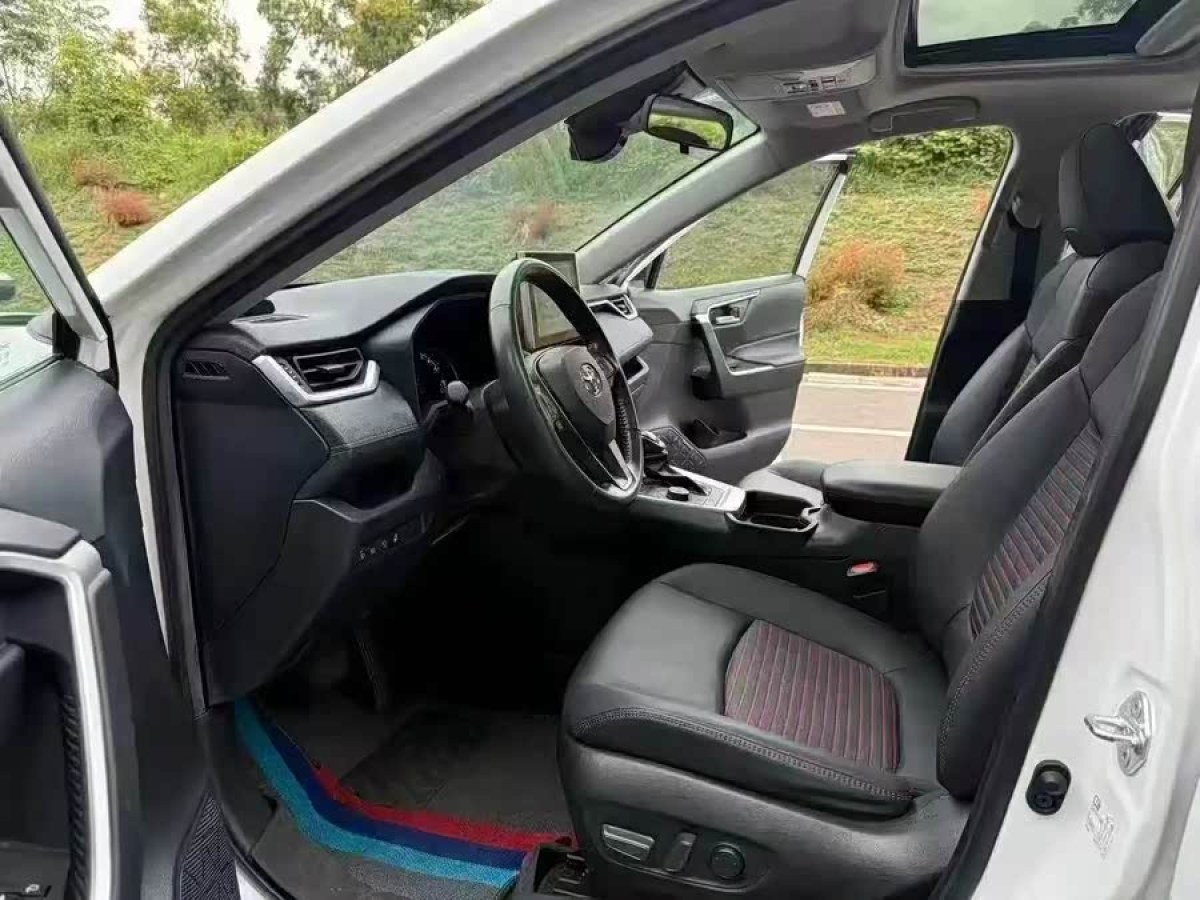 Toyota RAV4 Hybird E+ 2022 immagine di auto #5