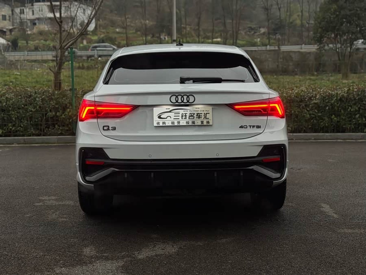 Audi Q3 2022 car image #5