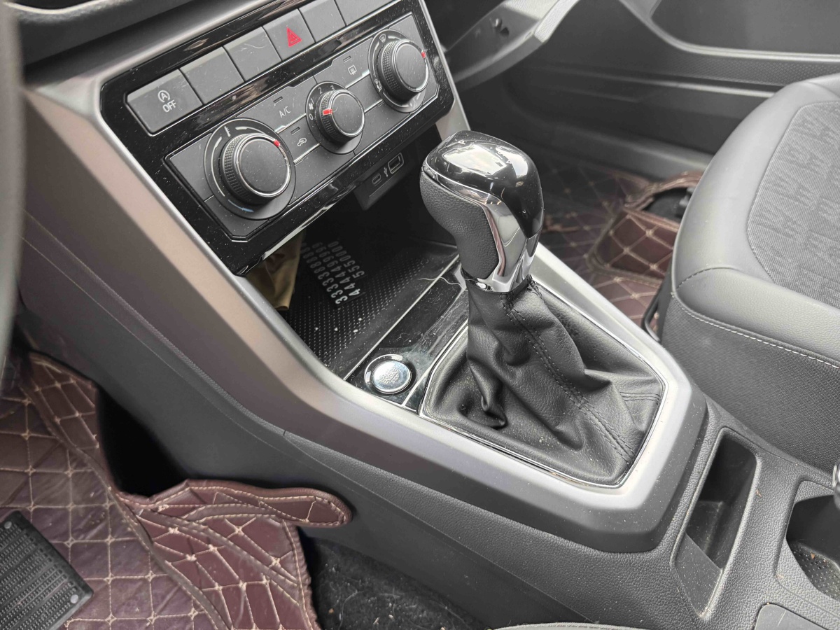 Volkswagen T-Cross 2021 car image #5