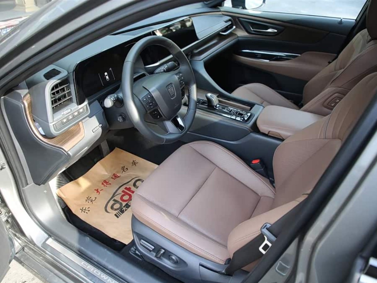 Toyota Crown 2025 صورة سيارة #5