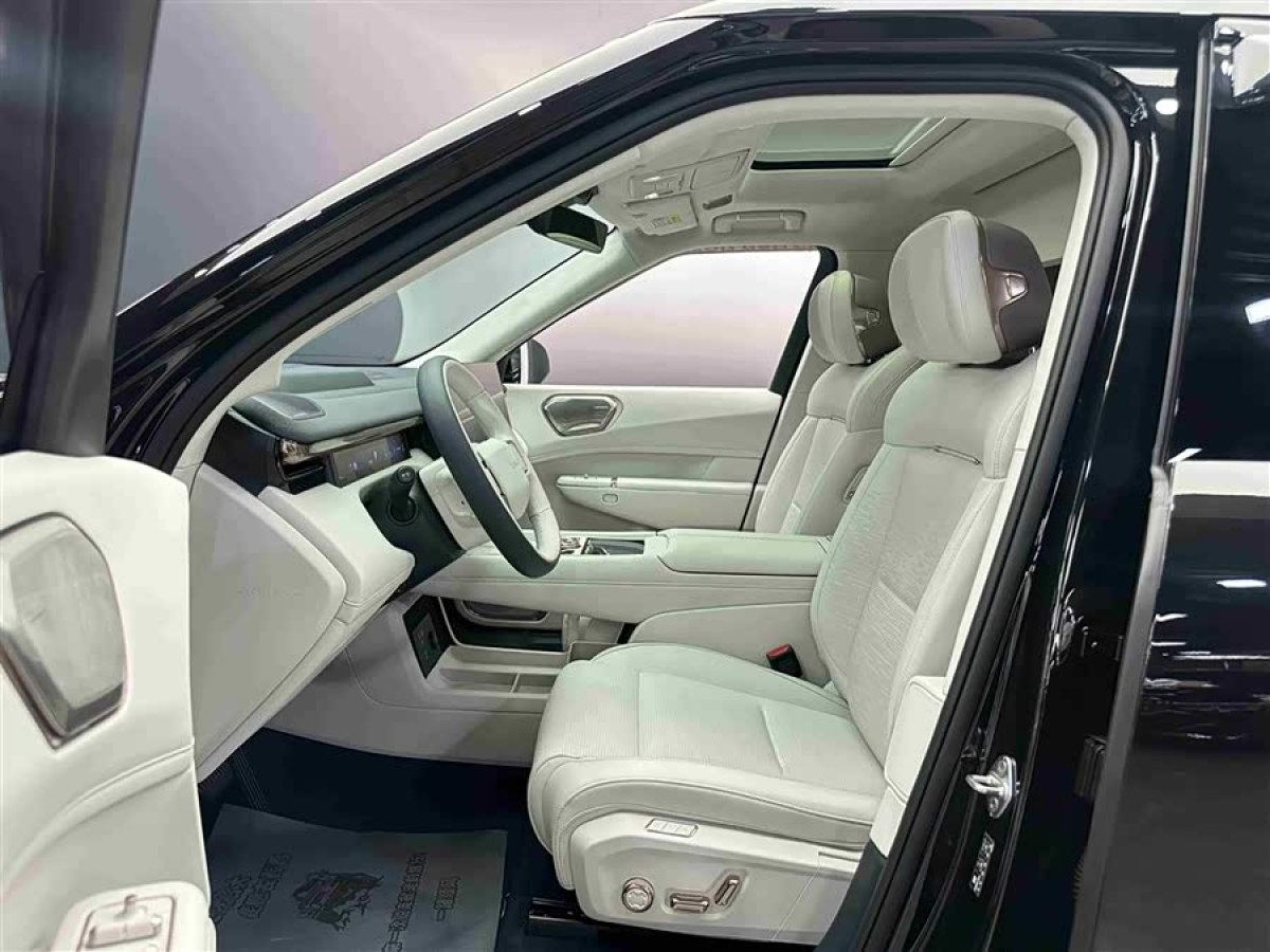 Lynk & Co 900 2025 car image #5