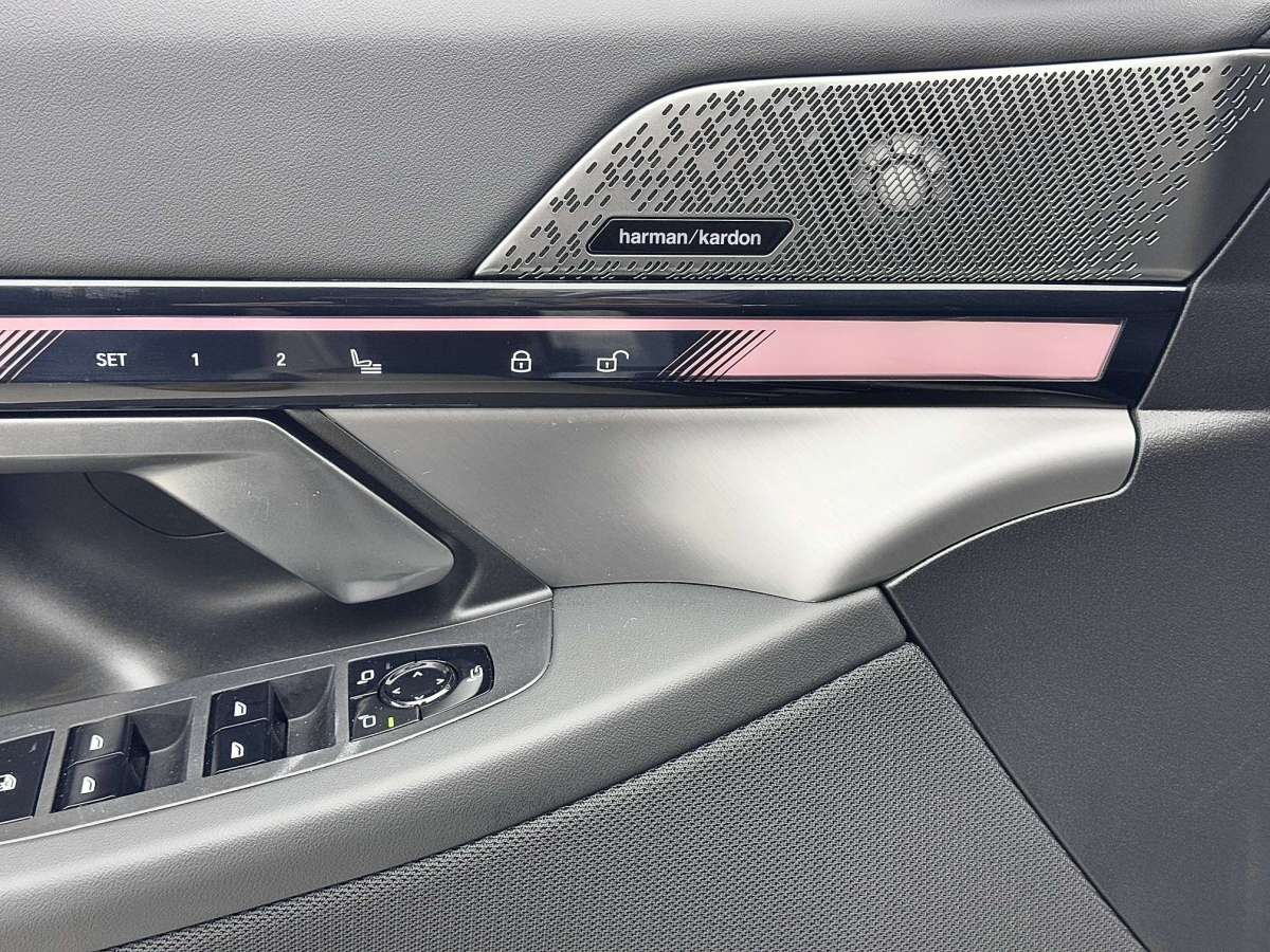 BMW i5 2025 car image #5