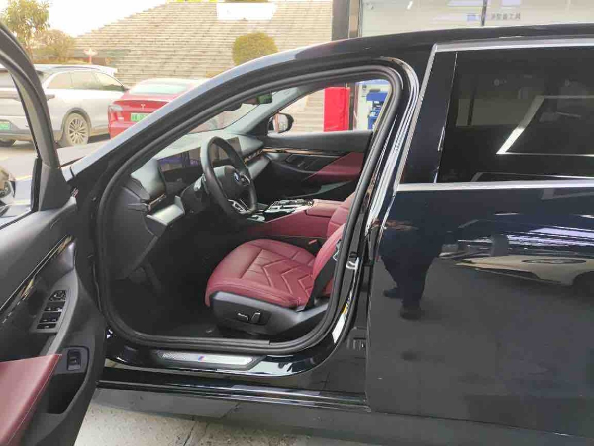 BMW i5 2024 immagine di auto #5