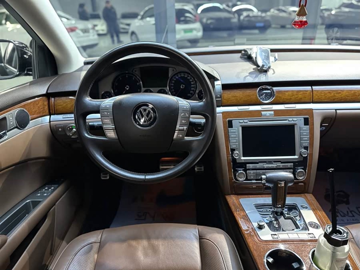 Volkswagen Pheaton 2013 immagine di auto #5