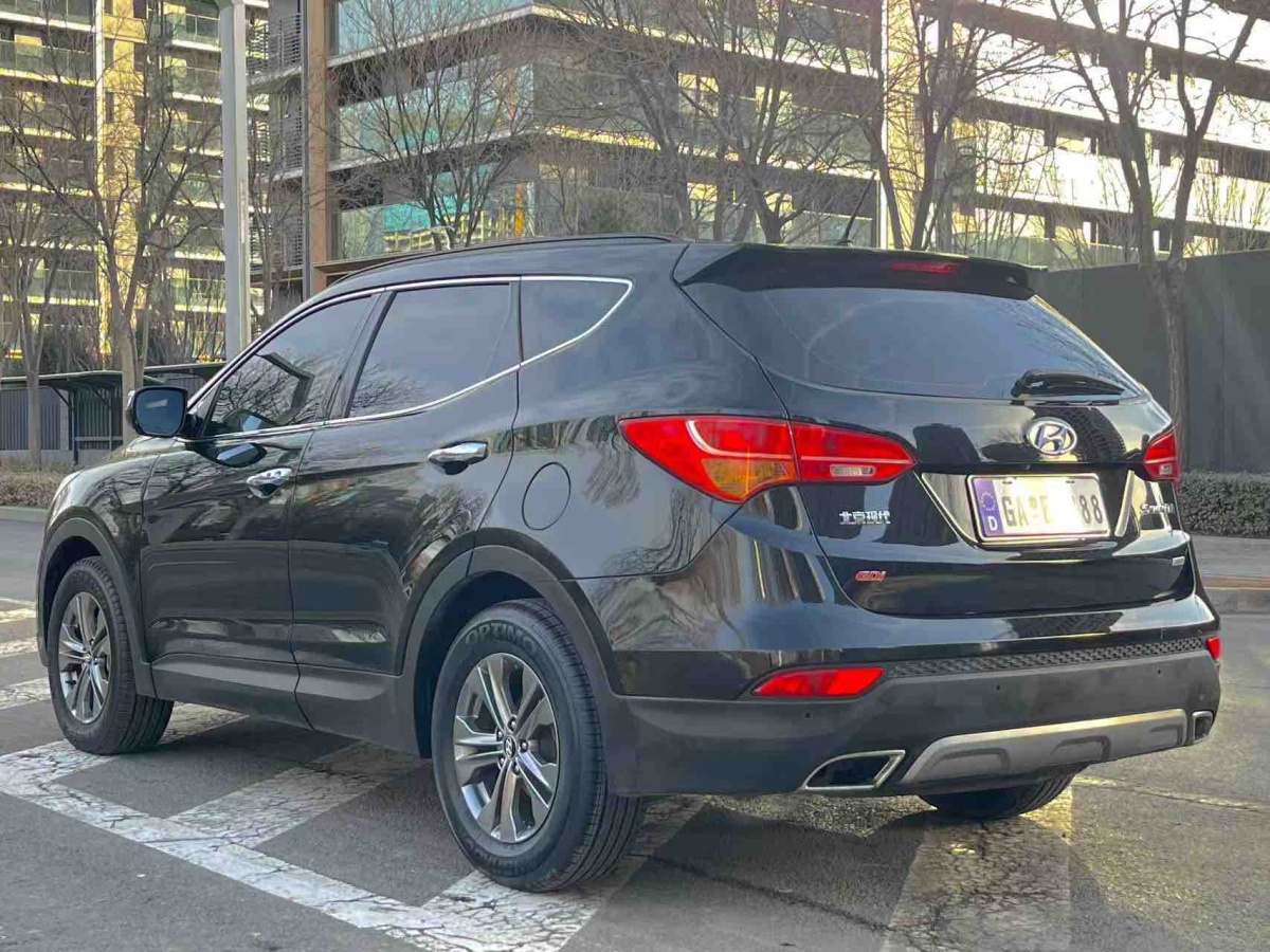 Hyundai Santa Fe 2013 car image #5