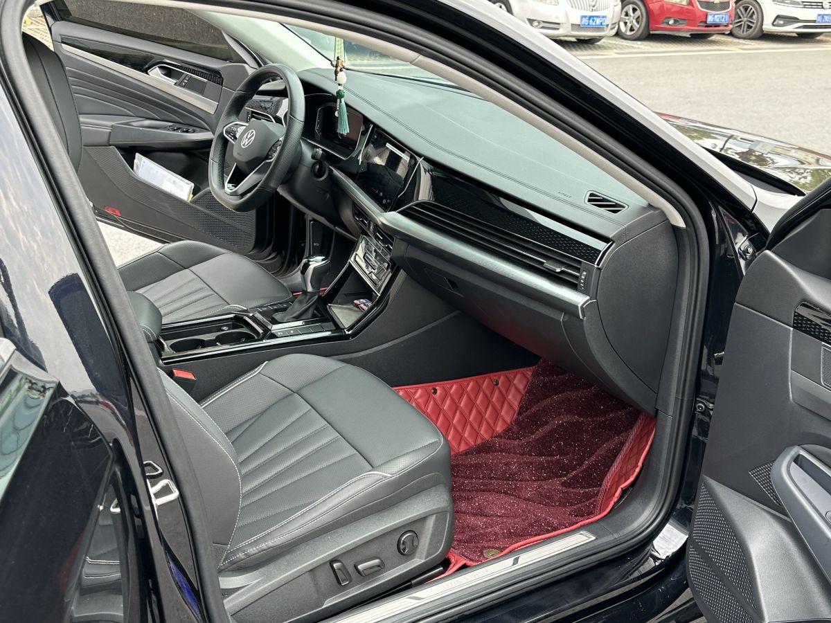 Volkswagen Passat 2024 car image #5