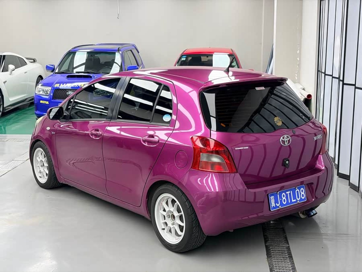 Toyota Yaris 2011 car image #5