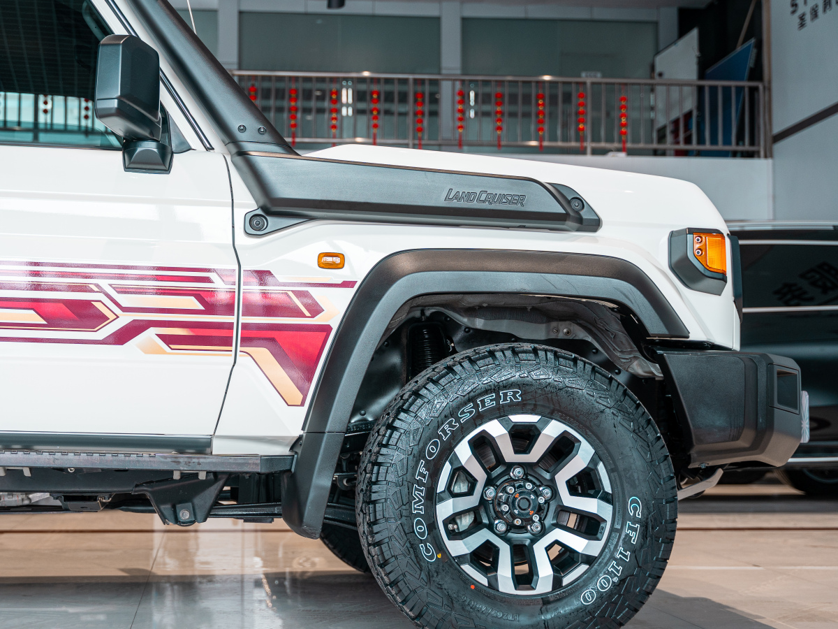 Toyota FJ Cruiser 2024 car image #5