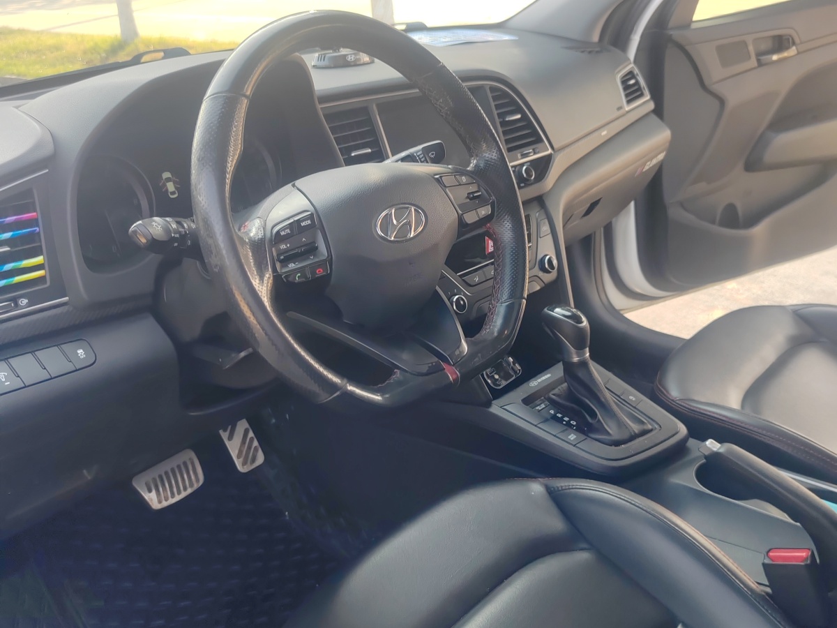 Hyundai Elantra AD 2018 immagine di auto #5