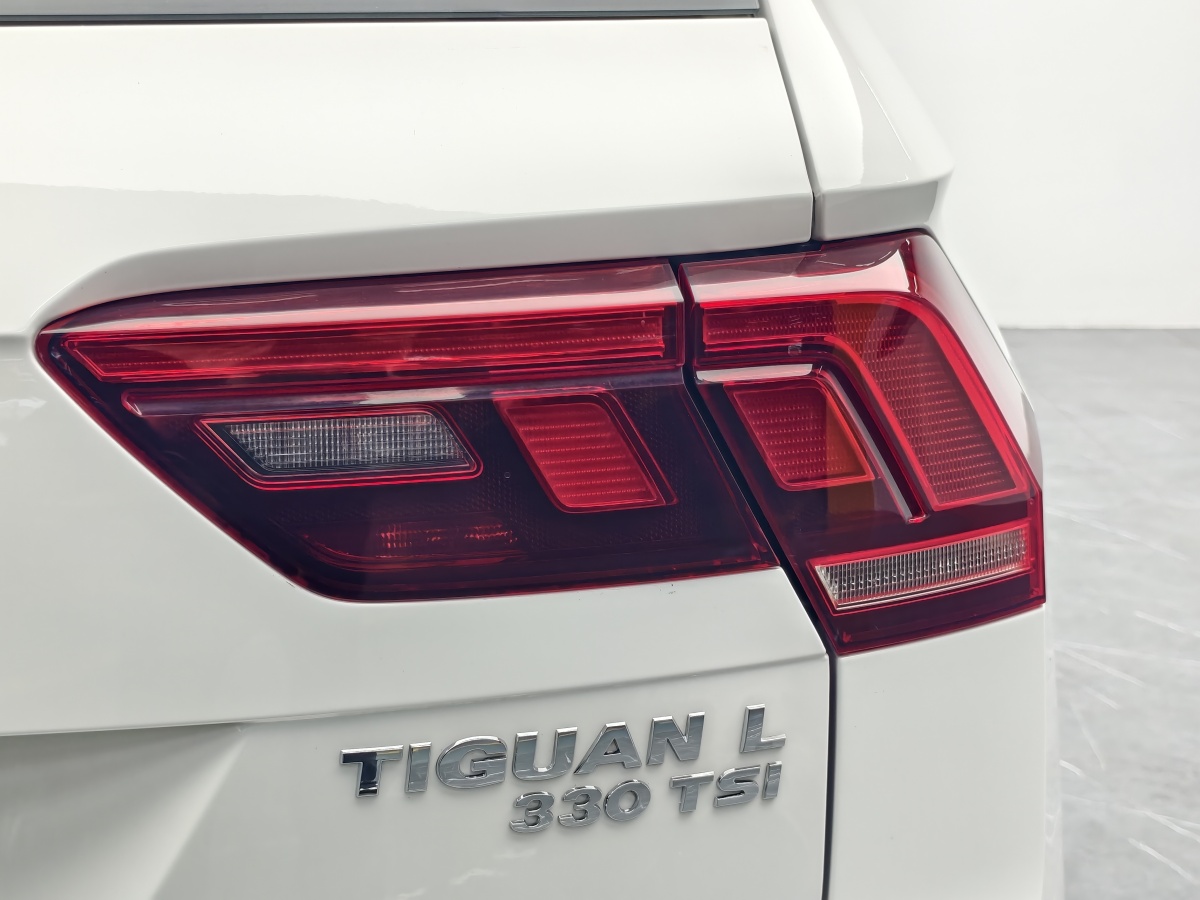 Volkswagen Tiguan L 2018 immagine di auto #5