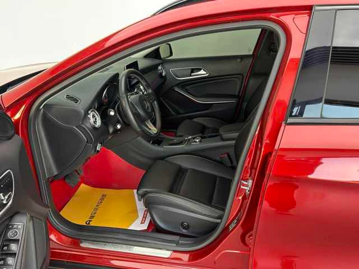 Mercedes-Benz GLA Class 2018 car image #5