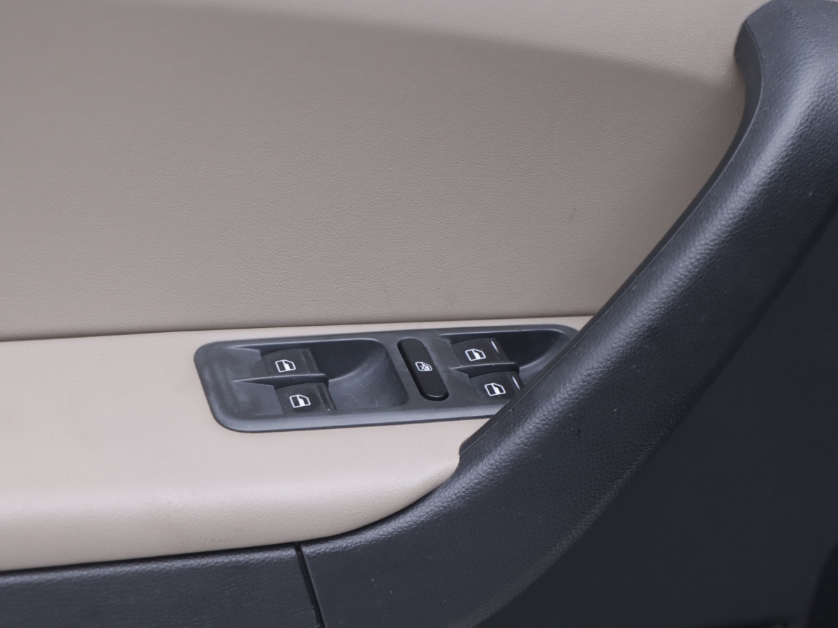 Skoda Yeti 2015 car image #5