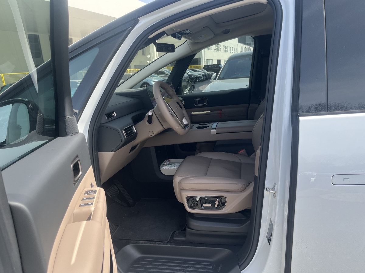 理想汽车 理想MEGA 2025 汽车图片 #5