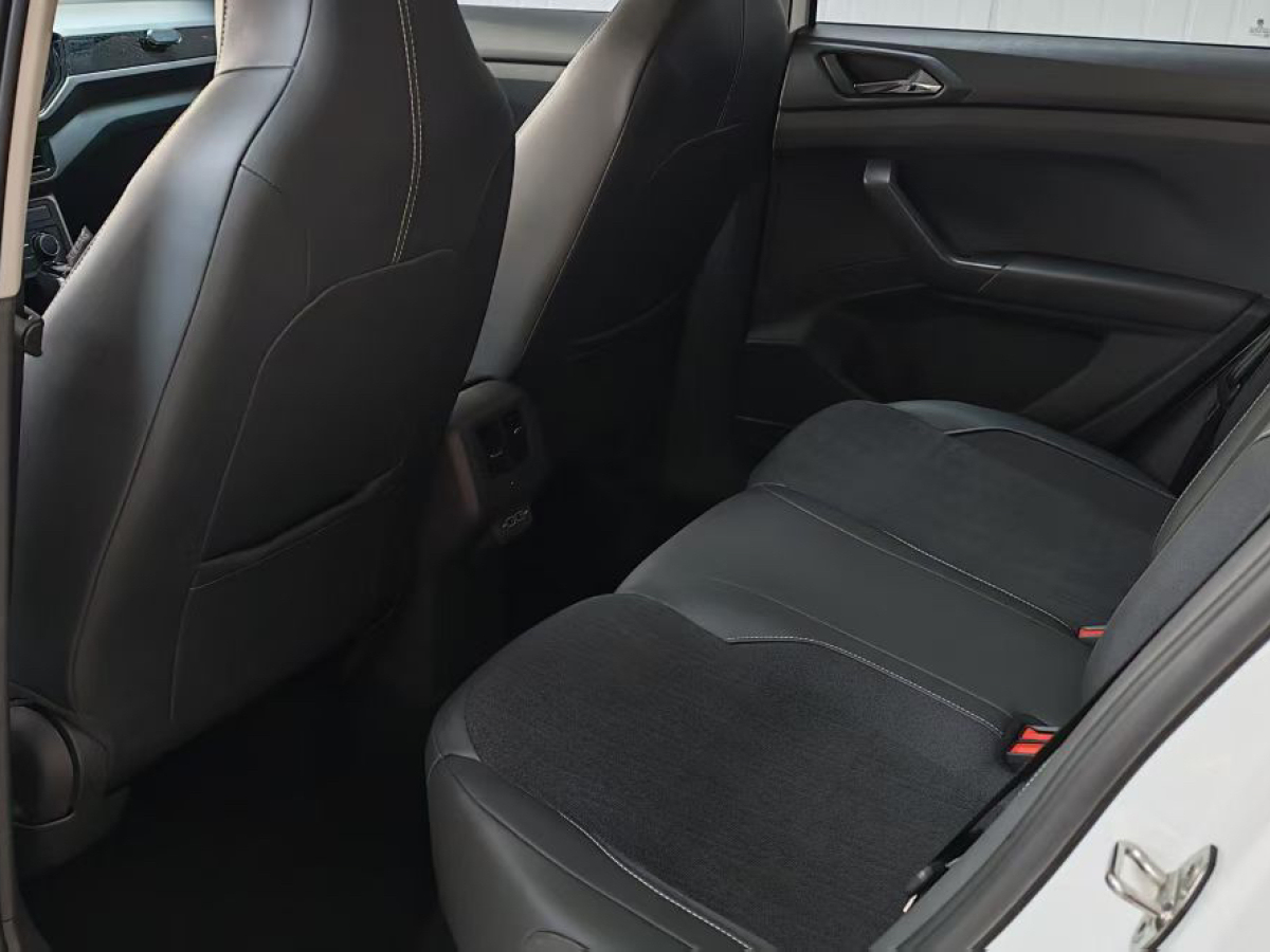 Volkswagen T-Cross 2019 car image #5