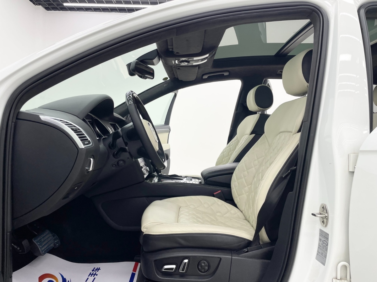 Audi Q7 2010 car image #5