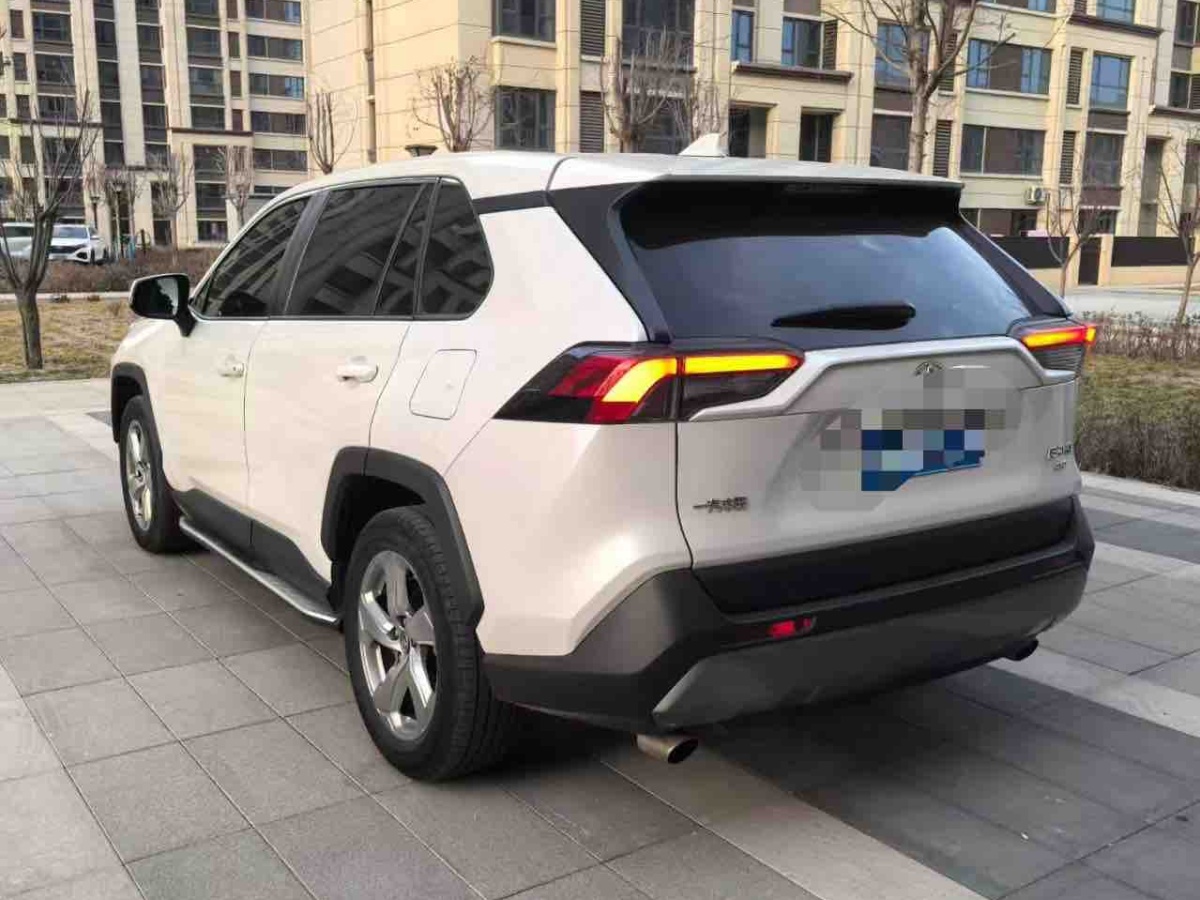 Toyota RAV4 2020 изображение автомобиля #5