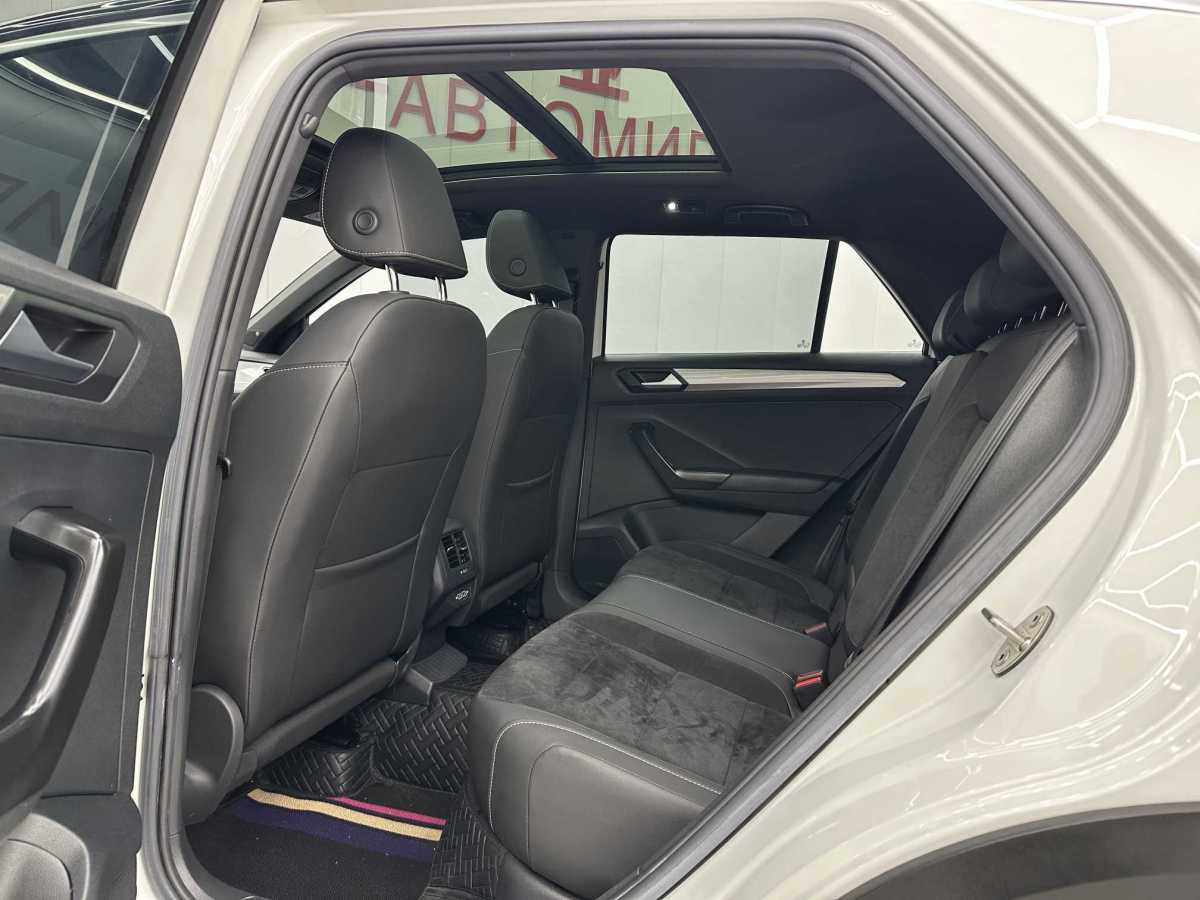 Volkswagen T-Roc 2023 car image #5