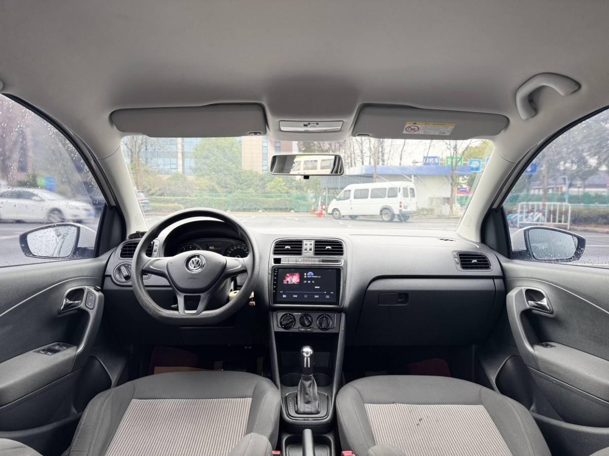 Volkswagen Polo 2018 car image #5